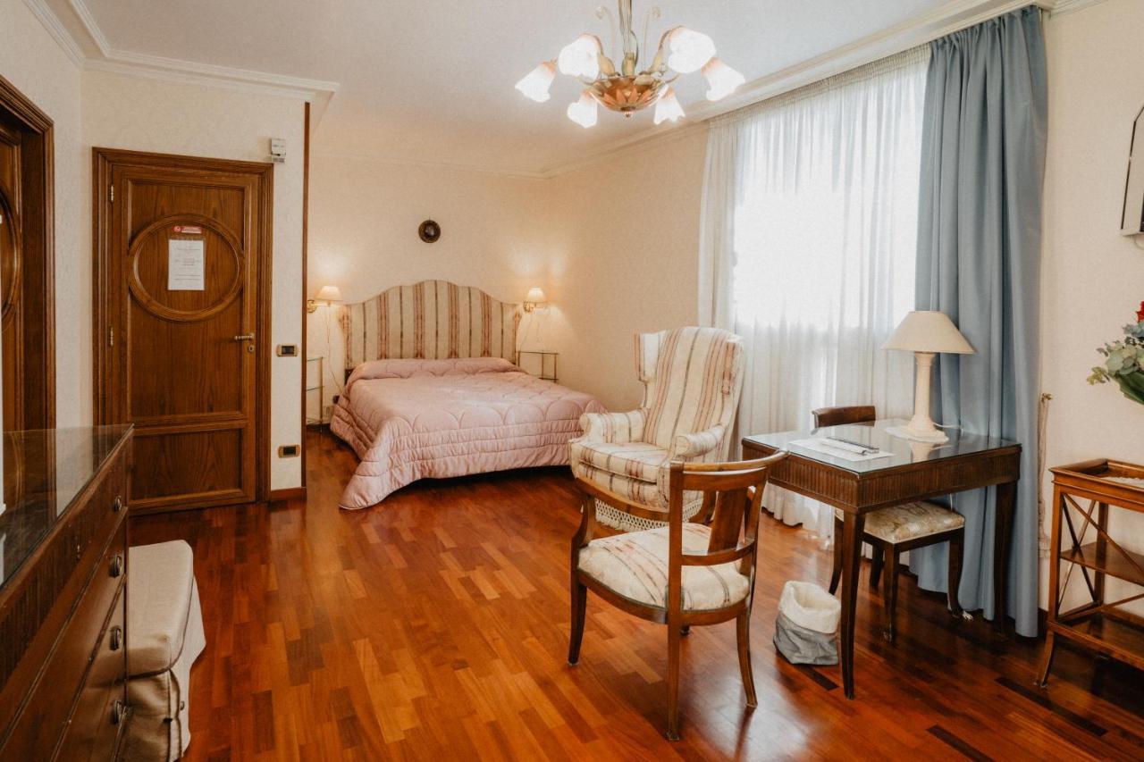 טאראנטו Villa Luigi XVI מראה חיצוני תמונה